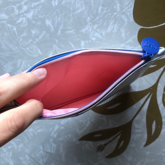 Ipsy July 2016 Silver Iridescent Blue Beach Umbrella Zipper Make-Up Cosmetic Bag - Picture 6 of 6